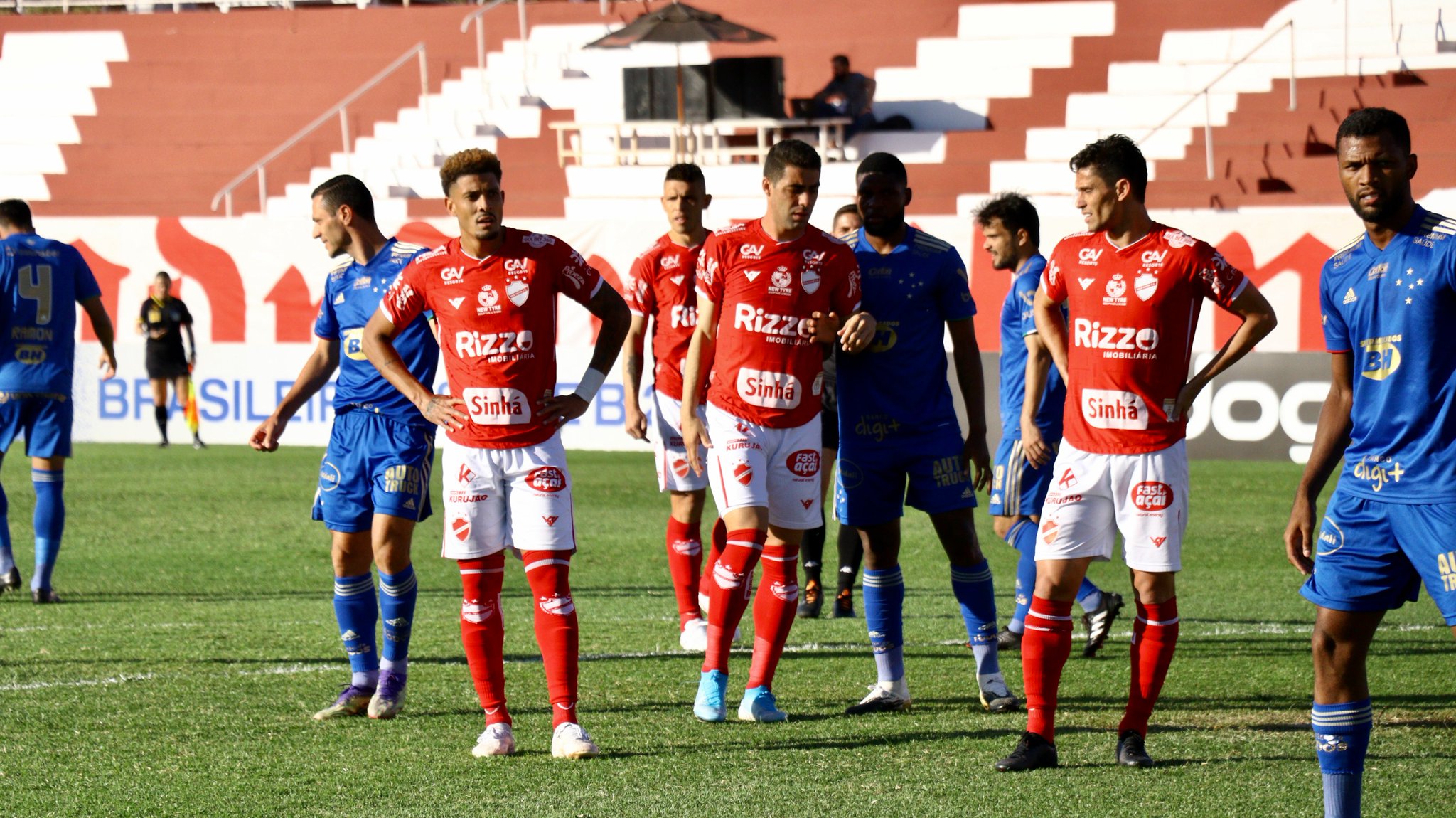 ECDB6CFE-5035-475C-B6B7-811FCA8D1950