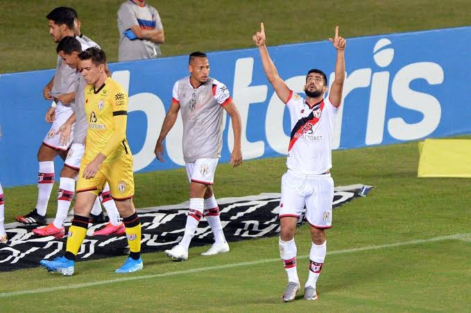 6BEE0FF5-FAA2-40D5-A2D9-005D3C72727A