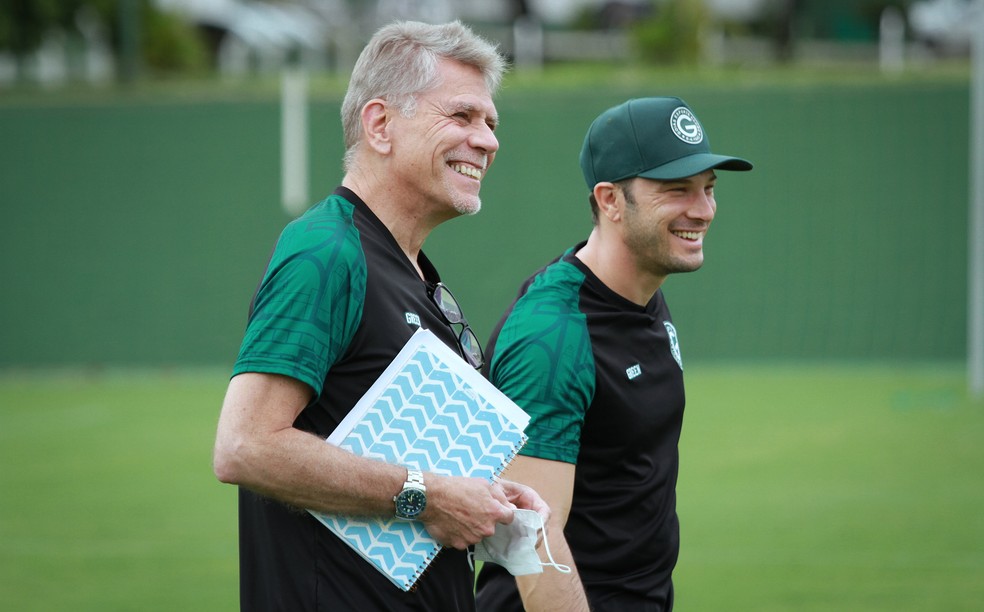 6F581C51-7EA2-4D9F-977B-744140849012