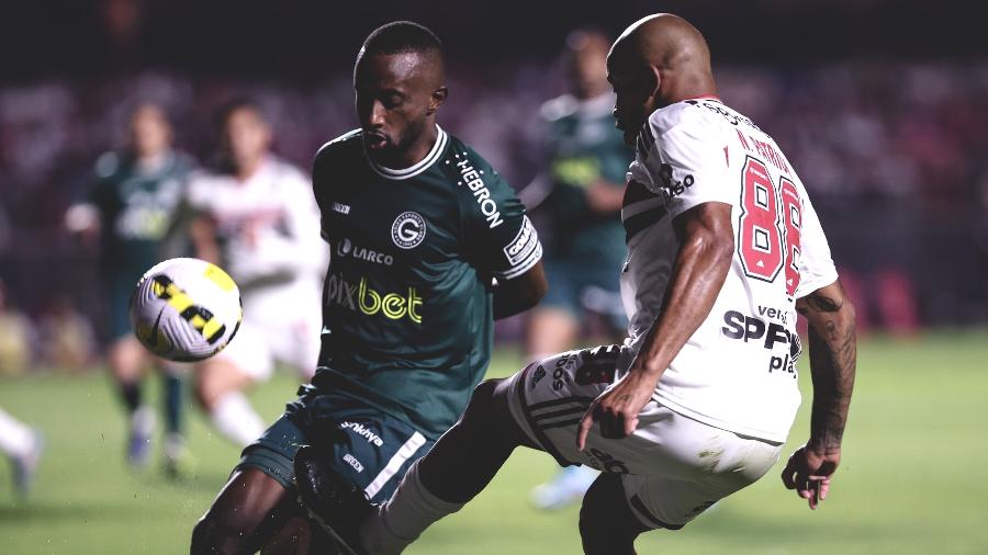 patrick-em-acao-com-a-camisa-do-sao-paulo-no-duelo-contra-o-goias-valido-pelo-campeonato-brasileiro-1658615322920_v2_900x506
