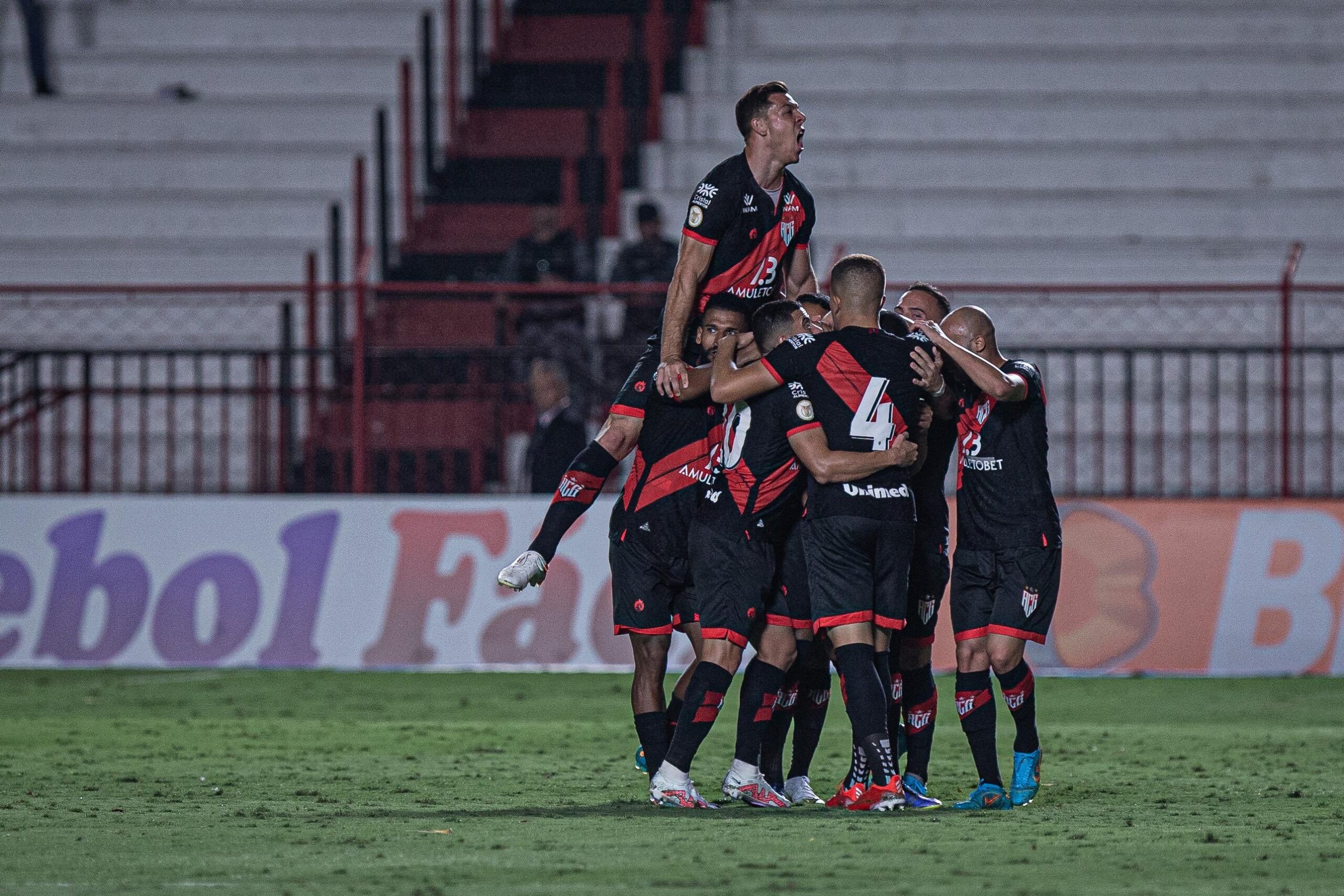 Atletico-GO-2x1-Red-Bull-Bragantino-scaled