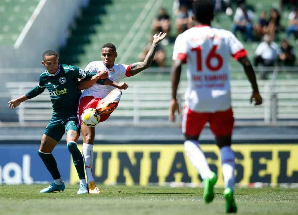 Bragantino-para-em-Tadeu-e-fica-no-empate-com-o-goias1-e1663518349716-1024x738