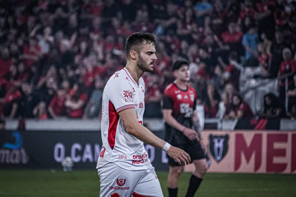 Vila Nova perde para o Athletico fora de casa e chega a cinco jogos sem ...